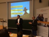Florian Hettenbach und Prof. Dr. Urhahne bei der Veranstaltung "Schlüsselgespräche - Erfolgreich durchs Studium"