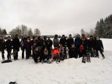 Das Gruppenbild am Ende der Schneeschuhwanderung mit allen Teilnehmern.