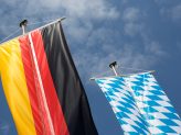 Deutsche und bayerische Flagge