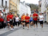 Sportlerinnen und Sportler beim Domlauf in Passau