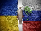 Friedenstaube zwischen ukrainischer und russischer Flagge auf Stein